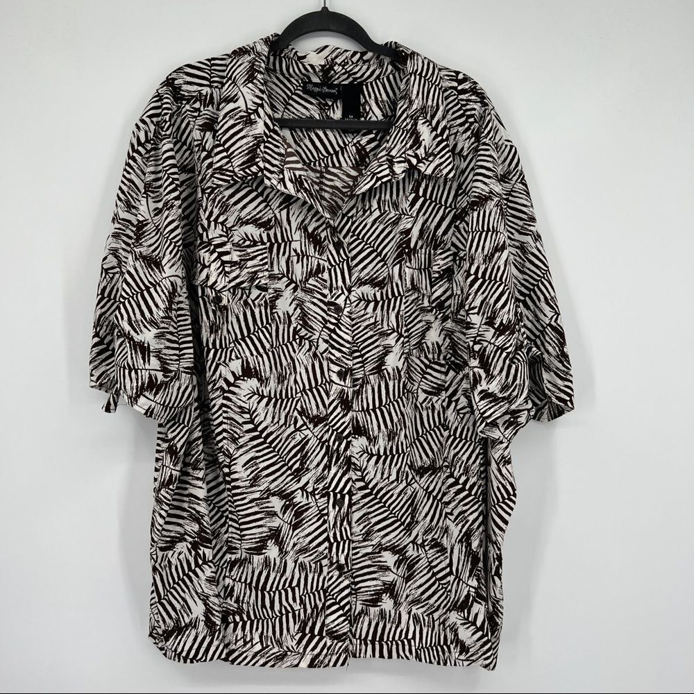 Maggie Barnes Plus Size Tropical Leaf Buttondown Short Sleeves Collared Shirt